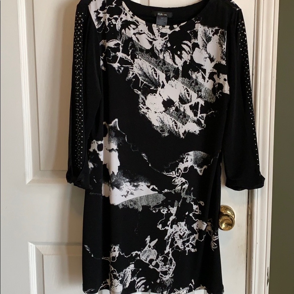Black & white tunic dress